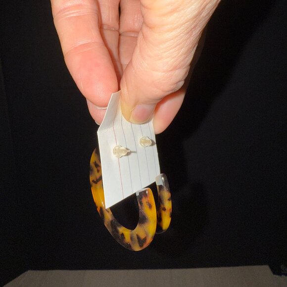 Faux tortoise shell hoops made with resin - Picture 4 of 6